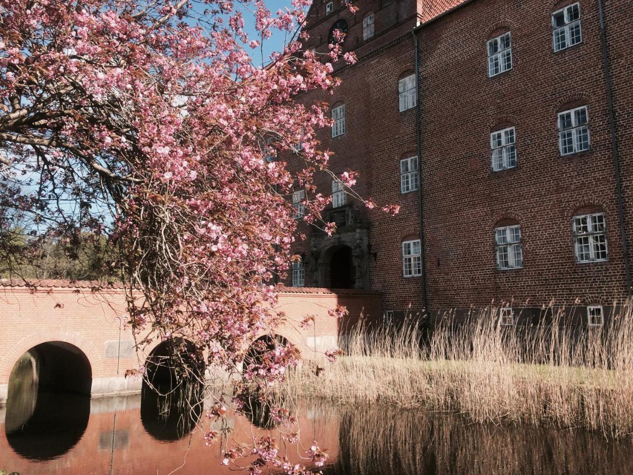 Sostrup Slot Hotel Gjerrild